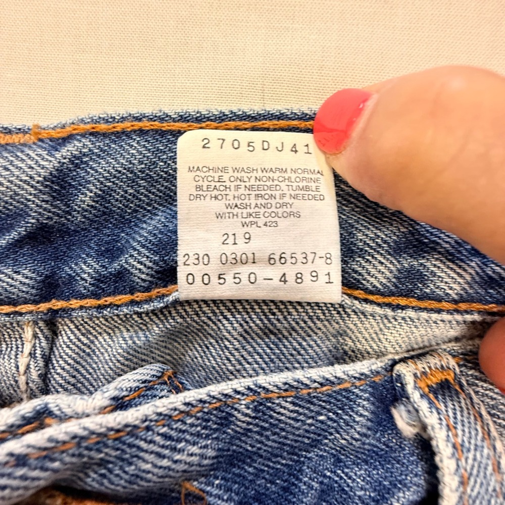 Levis 550 Relaxed Fit Jeans Mens 38x30 Medium Wash Blue Denim 00550-4891 - Picture 7 of 9
